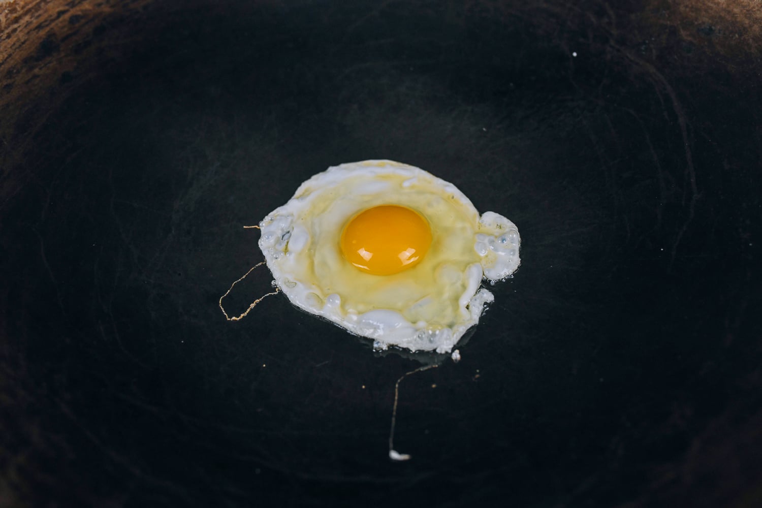 frying egg in wok
