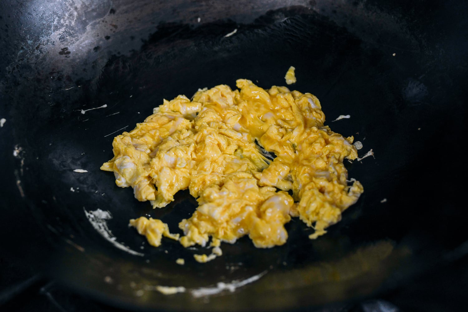 scrambled egg in wok