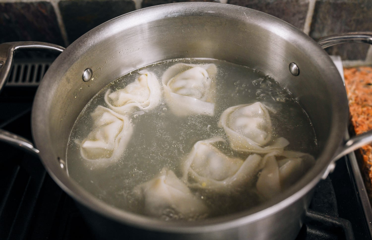 boiling wontons in water