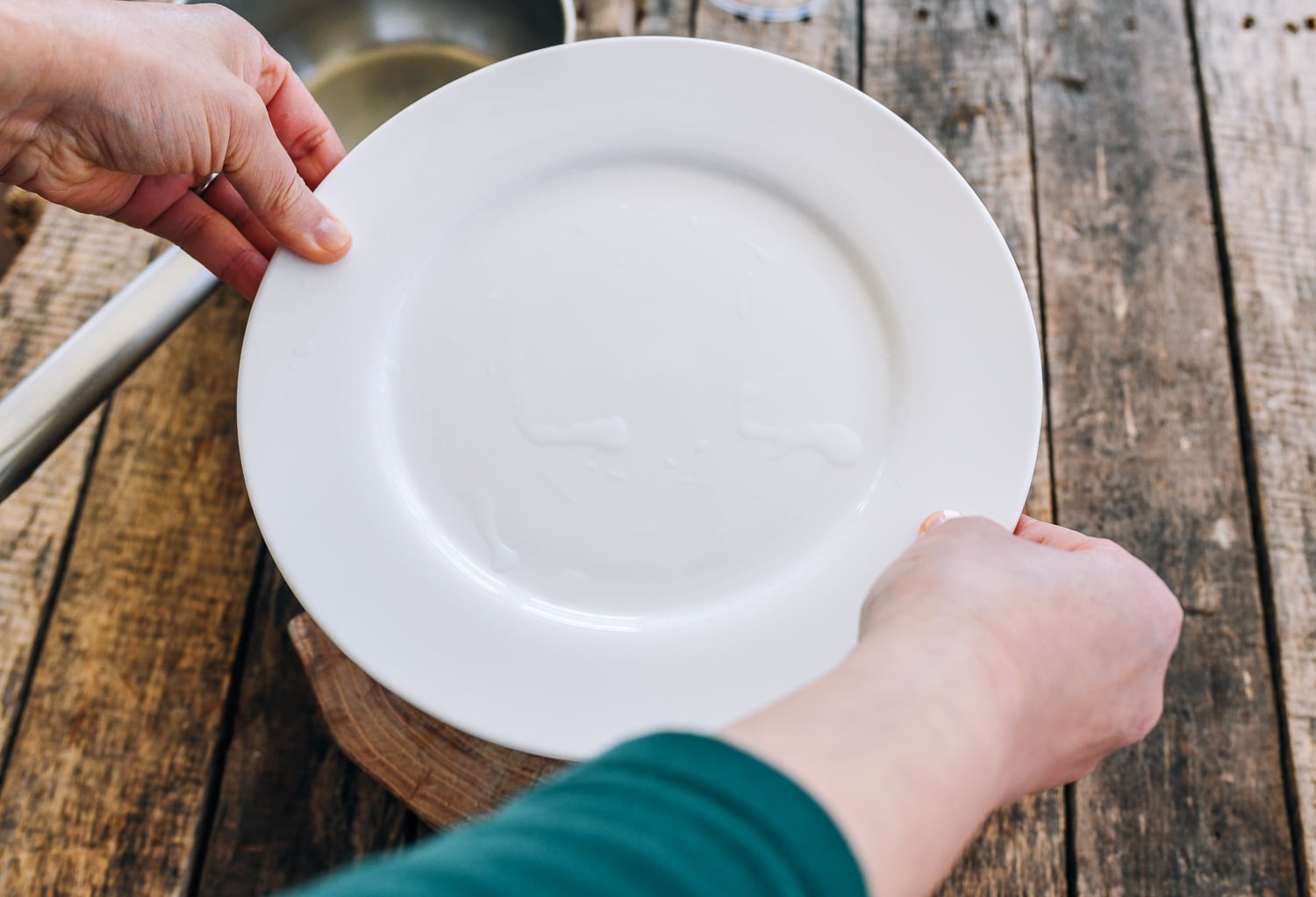 covering bowl with a white plate