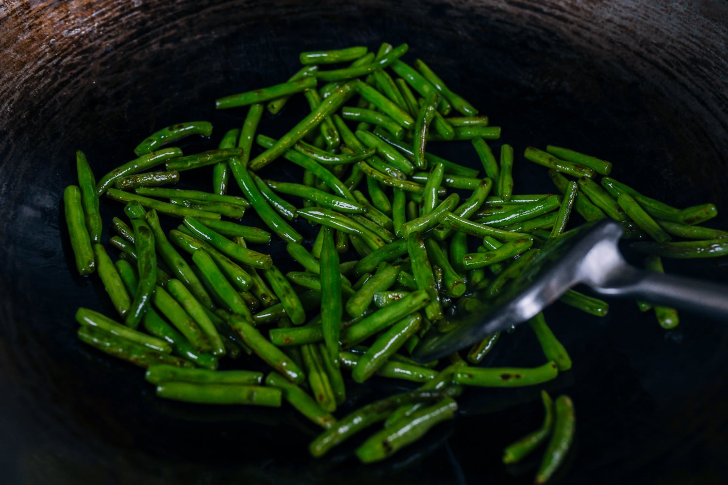 seared green beans in wok