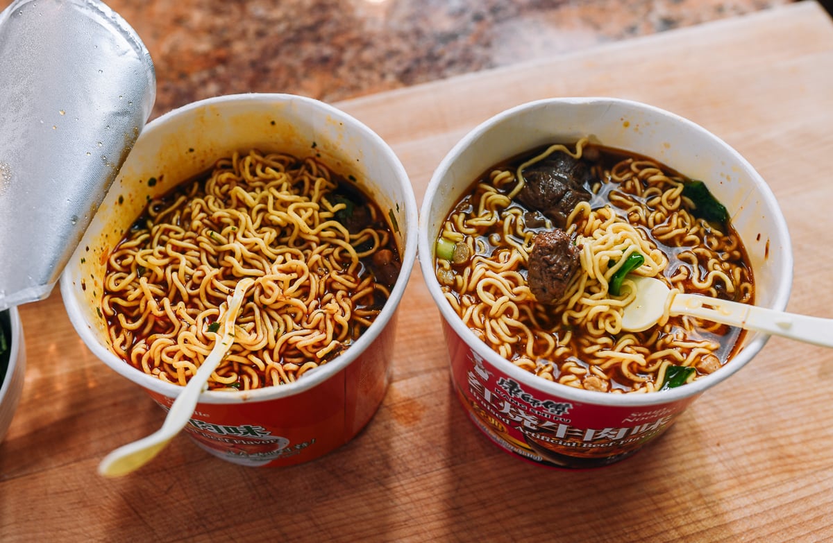 instant noodle cups with braised beef