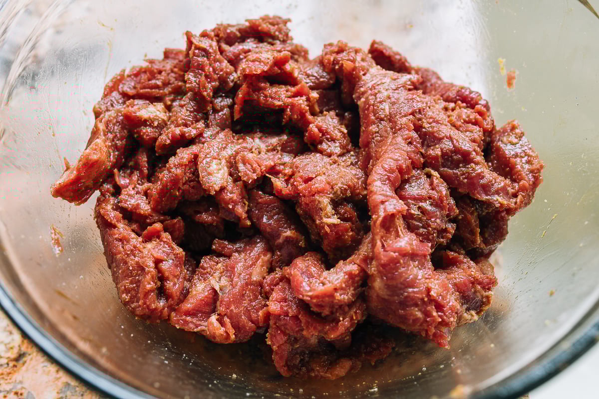 beef slices mixed with marinade ingredients