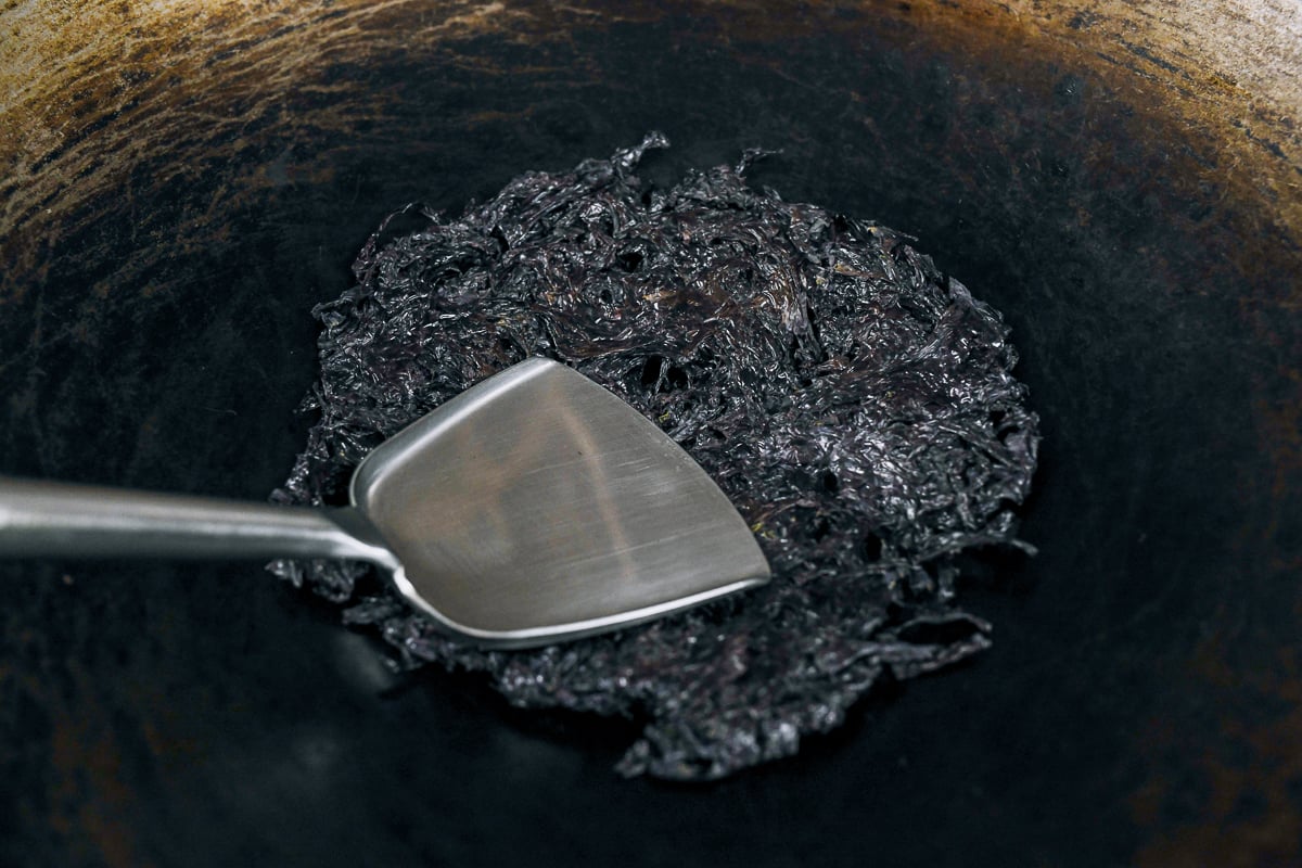 toasting sheet of dried laver