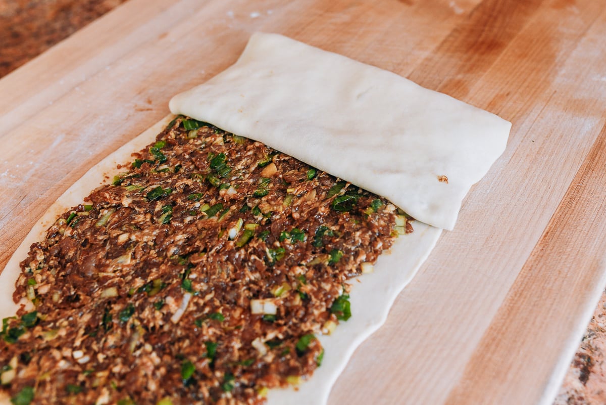 folding chinese meat pie