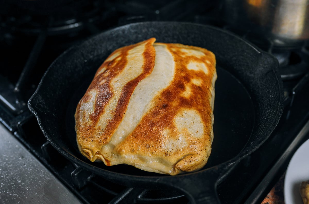 Chinese meat pie puffed up with steam