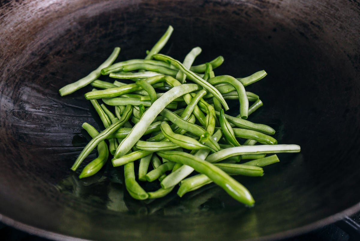 string beans in wok