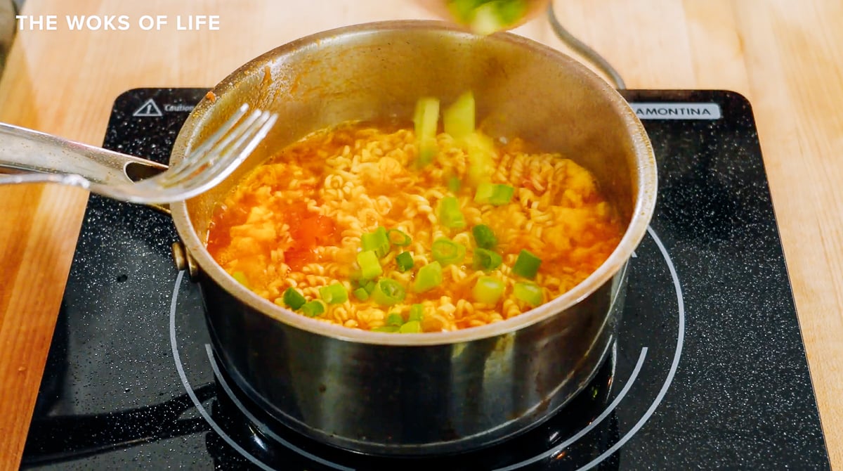 tomato egg instant noodles