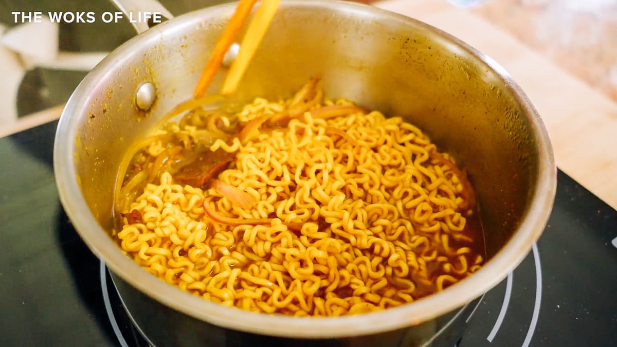 curry beef instant noodles