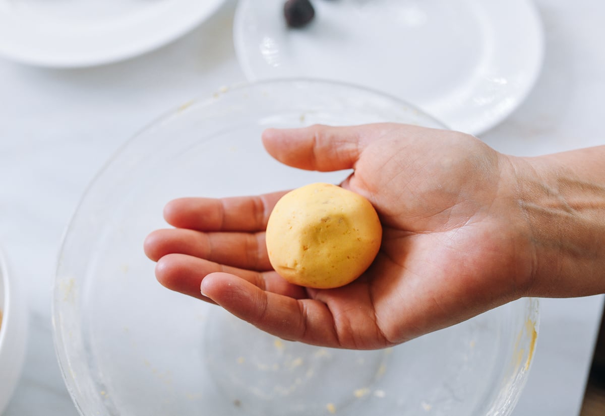 nan gua bing dough in palm