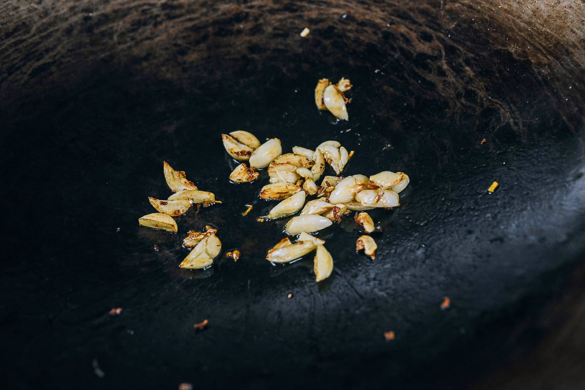 ginger and garlic in wok