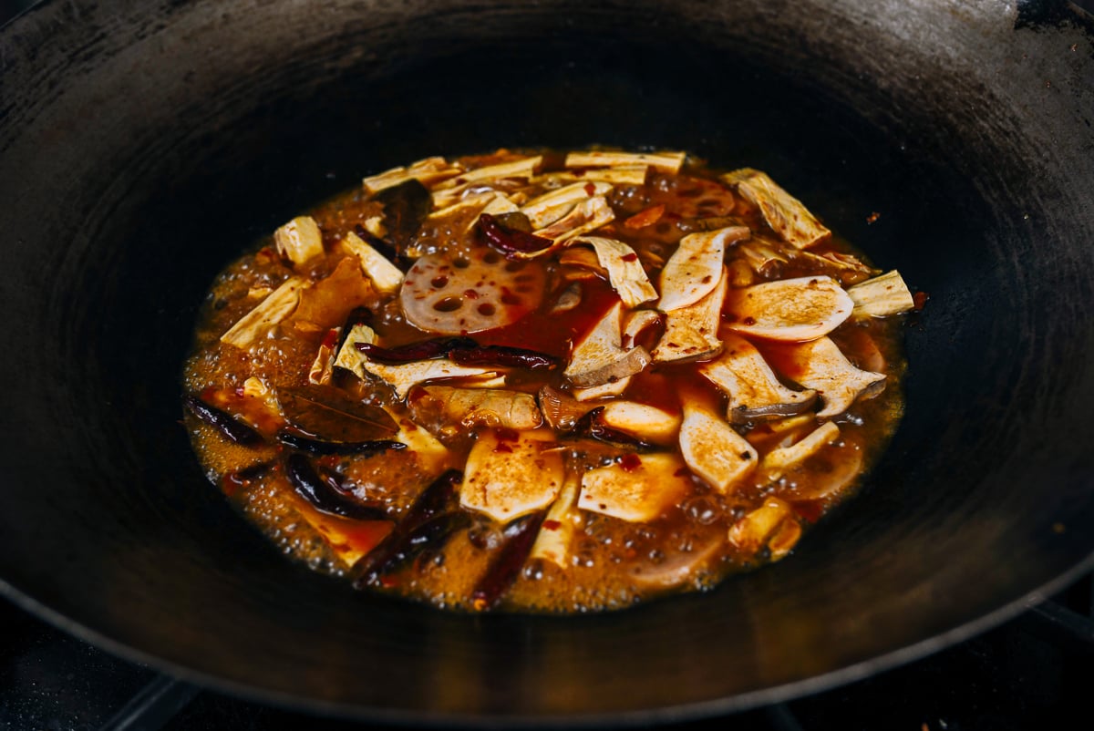 simmering vegetables and sauce for kao yu