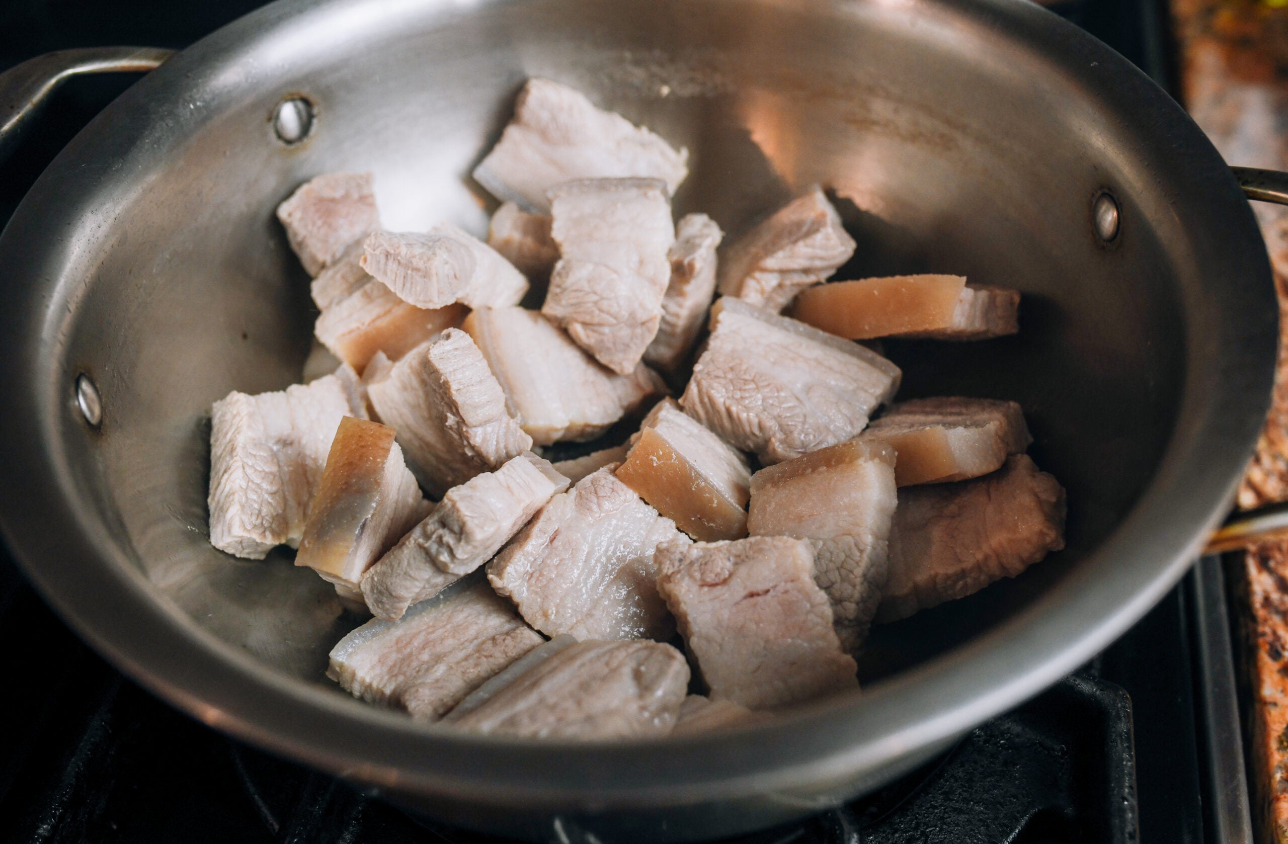 browning blanched pork belly in pot