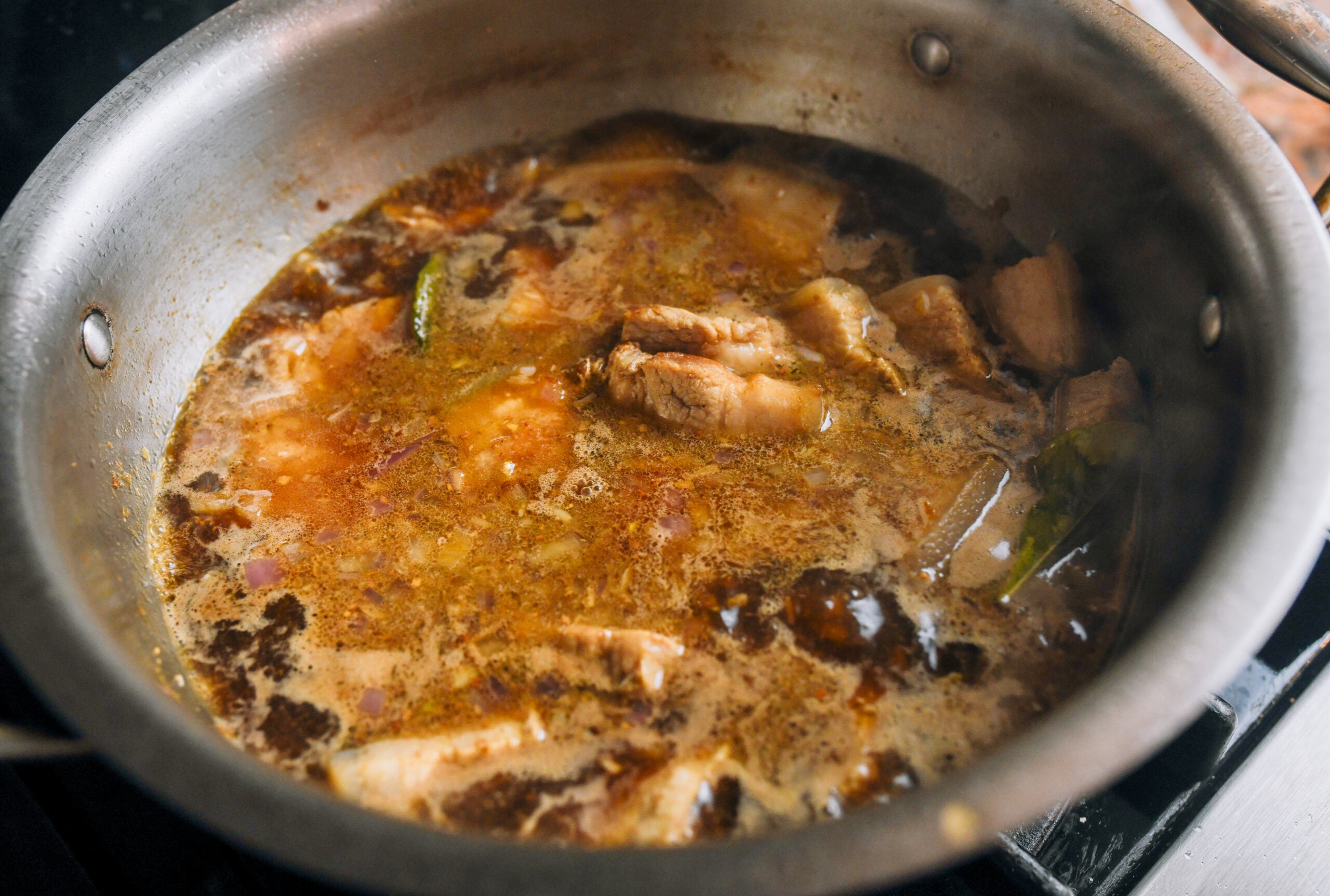 stewing pork belly in pot