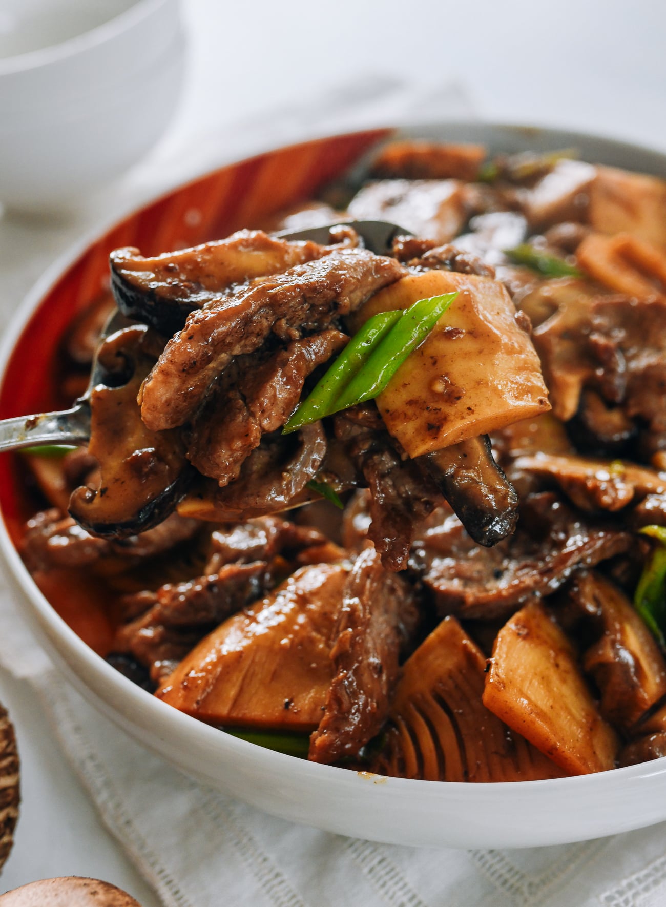 Beef with Mushrooms and Bamboo Shoots (双冬牛肉)