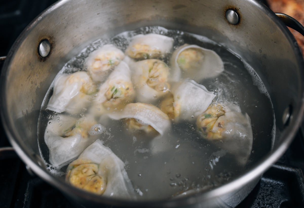boiling vegetarian wontons