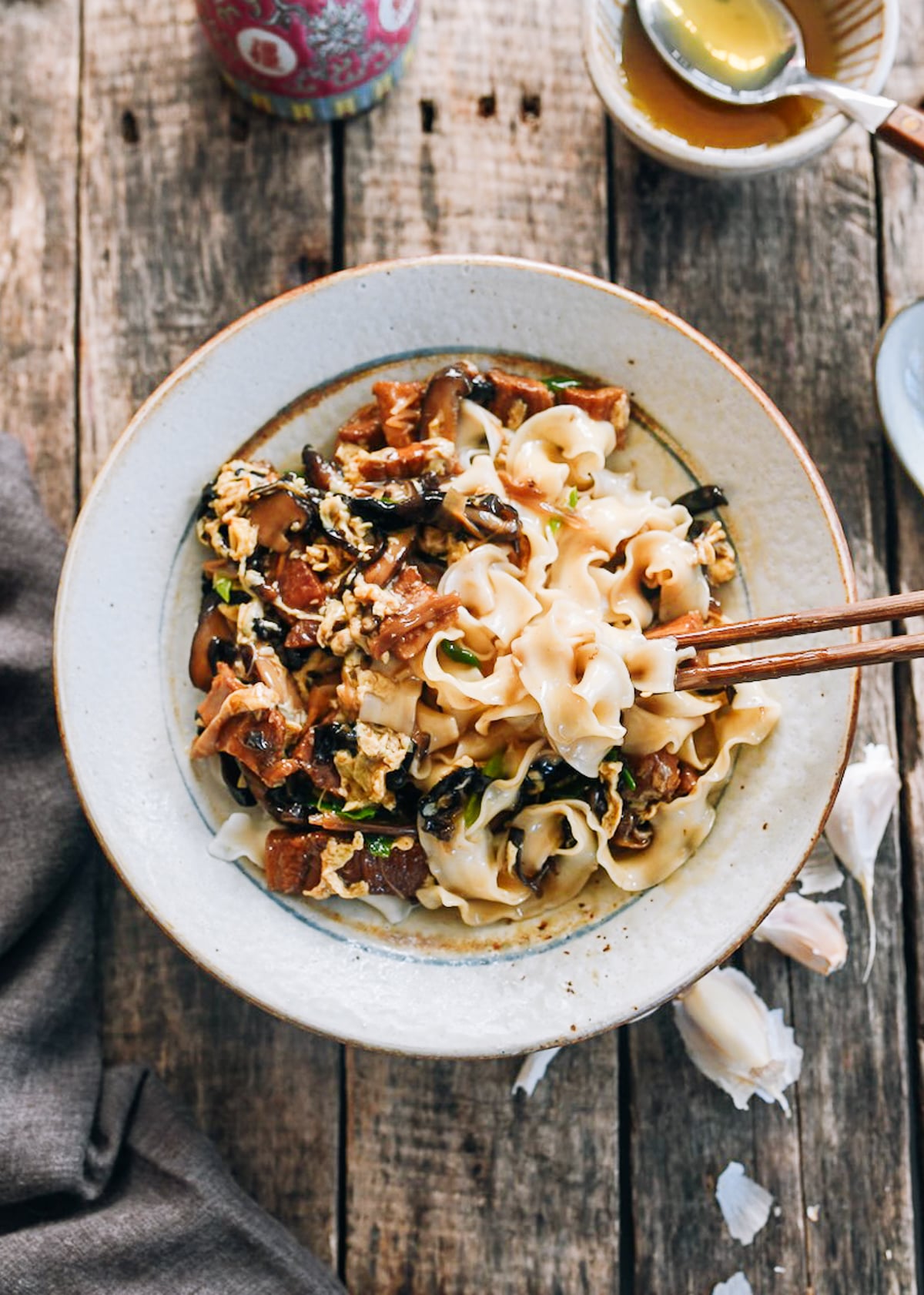 Da Lu Mian (打卤面 – Northern Chinese Gravy Noodles)