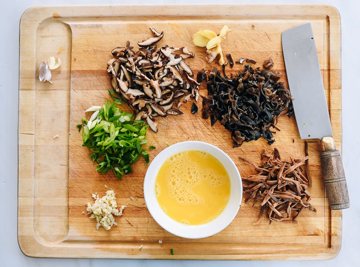 preparing ingredients for da lu mian