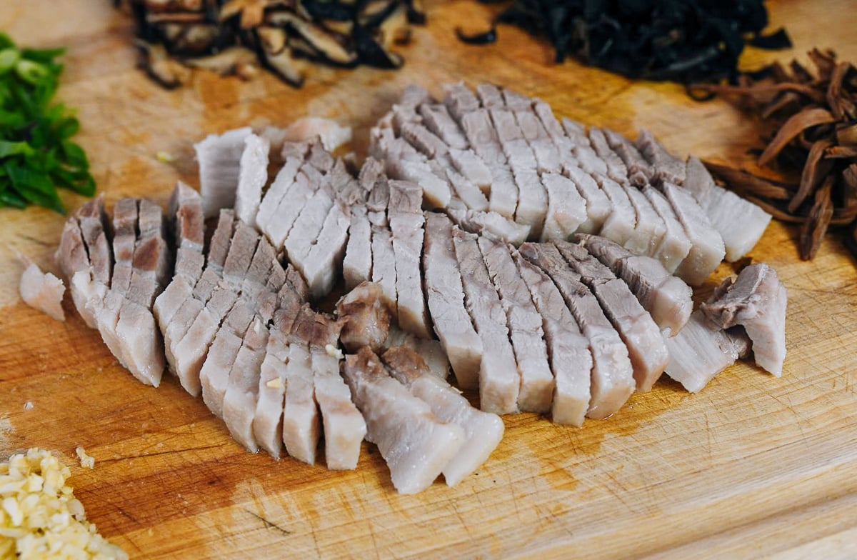 sliced cooked pork belly